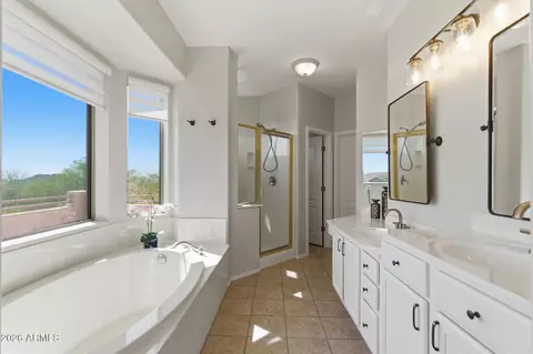 Bath - 7943 E Sugarloaf Cir, Mesa, AZ 85207 photo 3 of 6