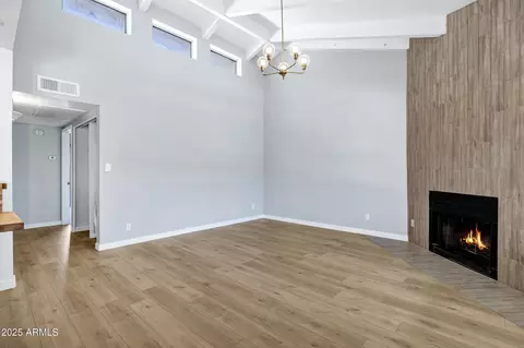 Living - 1017 E Maryland Ave #236, Phoenix, AZ 85014 photo 4 of 5