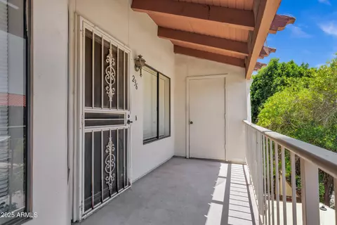 Exterior - 1017 E Maryland Ave #236, Phoenix, AZ 85014 photo 5 of 7