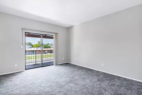 Living - 1017 E Maryland Ave #236, Phoenix, AZ 85014 photo 5 of 5