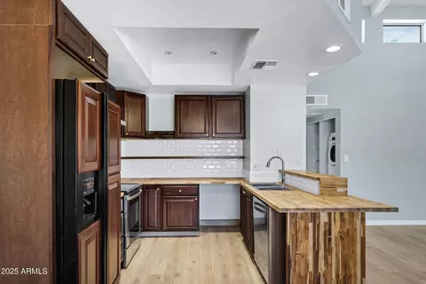 Kitchen - 1017 E Maryland Ave #236, Phoenix, AZ 85014 photo 2 of 4