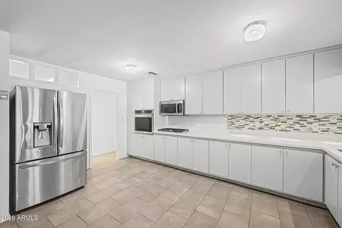Kitchen - 3907 E Mulberry Dr, Phoenix, AZ 85018 photo 3 of 3