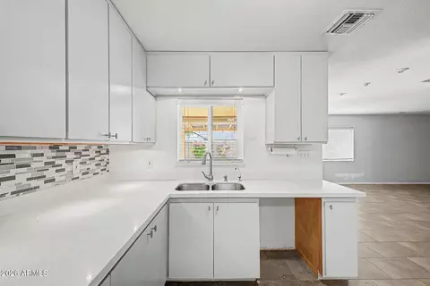 Kitchen - 3907 E Mulberry Dr, Phoenix, AZ 85018 photo 2 of 3