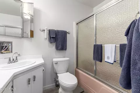 Bath - 5337 W Thomas Rd, Phoenix, AZ 85031 photo 4 of 5