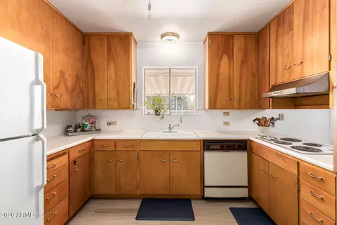 Kitchen - 5337 W Thomas Rd, Phoenix, AZ 85031 photo 2 of 4