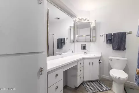 Bath - 5337 W Thomas Rd, Phoenix, AZ 85031 photo 3 of 5