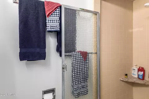 Bath - 5337 W Thomas Rd, Phoenix, AZ 85031 photo 2 of 5