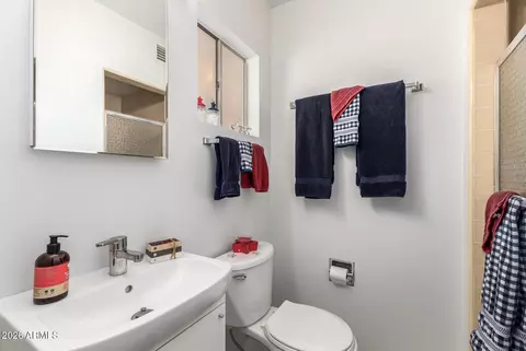 Bath - 5337 W Thomas Rd, Phoenix, AZ 85031 photo 1 of 5