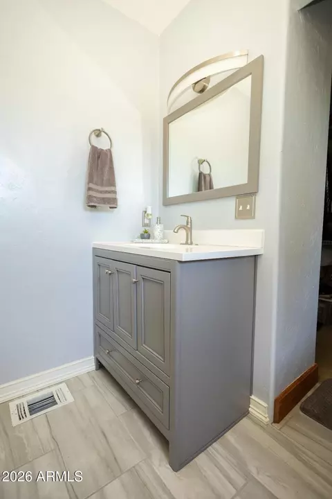 Bath - 4109 N Washington Ave, Douglas, AZ 85607 photo 3 of 4