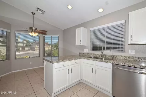 Kitchen - 3125 E Siesta Ln, Phoenix, AZ 85050 photo 1 of 4