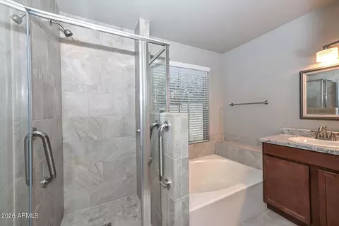 Bath - 3125 E Siesta Ln, Phoenix, AZ 85050 photo 3 of 5