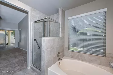 Bath - 3125 E Siesta Ln, Phoenix, AZ 85050 photo 2 of 5