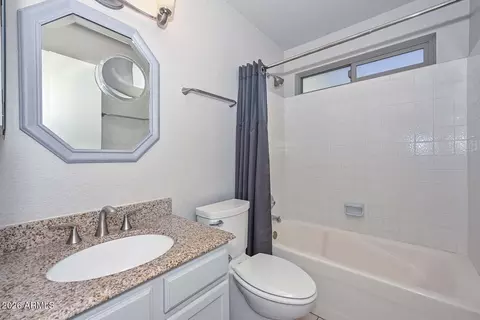 Bath - 3125 E Siesta Ln, Phoenix, AZ 85050 photo 5 of 5