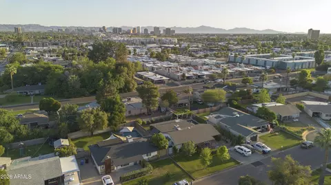 View/Area - 935 E Oregon Ave, Phoenix, AZ 85014 photo 5 of 5