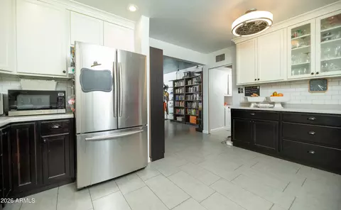 Kitchen - 935 E Oregon Ave, Phoenix, AZ 85014 photo 1 of 5