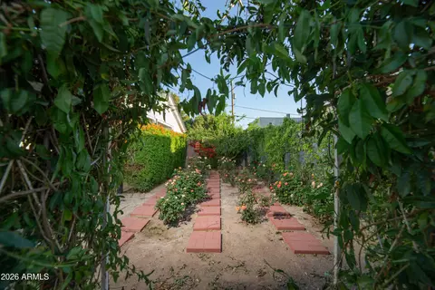 Exterior - 935 E Oregon Ave, Phoenix, AZ 85014 photo 3 of 15