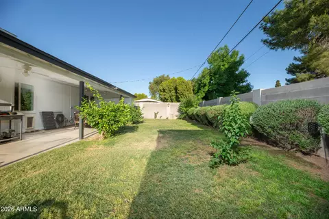 Exterior - 935 E Oregon Ave, Phoenix, AZ 85014 photo 11 of 15