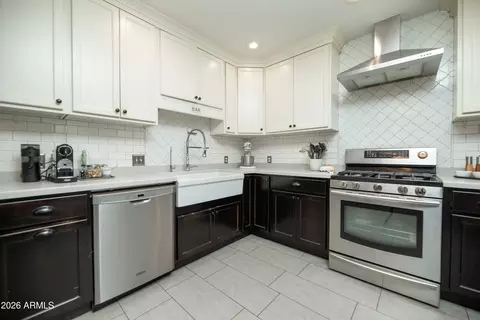 Kitchen - 935 E Oregon Ave, Phoenix, AZ 85014 photo 3 of 5
