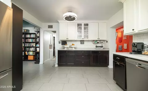 Kitchen - 935 E Oregon Ave, Phoenix, AZ 85014 photo 4 of 5