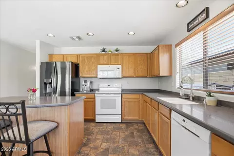 Kitchen - 2249 E Soft Wind Dr, Phoenix, AZ 85024 photo 3 of 4