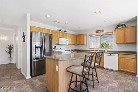 Kitchen - 2249 E Soft Wind Dr, Phoenix, AZ 85024 photo 2 of 4