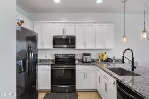 Kitchen - 4020 E Toledo St #103, Gilbert, AZ 85295 photo 4 of 5