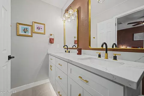 Bath - 236 E Minton Dr, Tempe, AZ 85282 photo 1 of 3