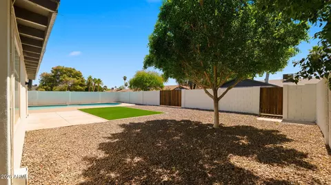 Exterior - 2839 E Sierra St, Phoenix, AZ 85028 photo 12 of 16