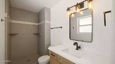 Bath - 2839 E Sierra St, Phoenix, AZ 85028 photo 7 of 8