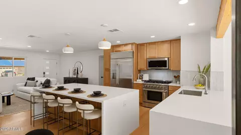 Kitchen - 2839 E Sierra St, Phoenix, AZ 85028 photo 5 of 5