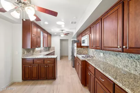 4902 E Osborn Rd, Phoenix, AZ 85018 photo 14