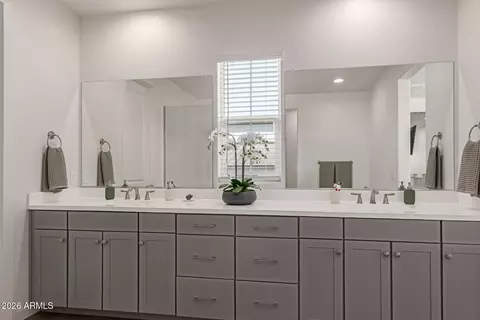 Bath - 3746 Earll Dr, Phoenix, AZ 85018 photo 4 of 5