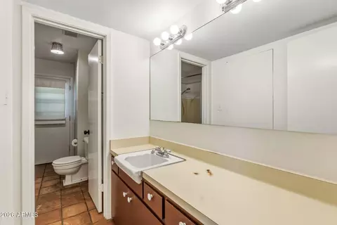 Bath - 1022 W Las Palmaritas Dr, Phoenix, AZ 85021 photo 1 of 3