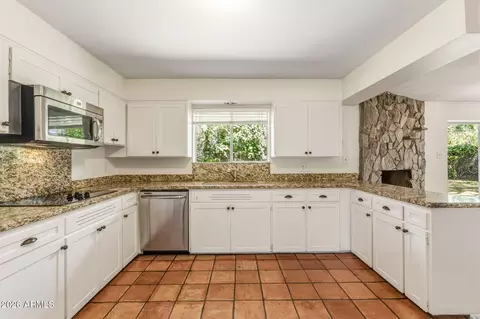 Kitchen - 1022 W Las Palmaritas Dr, Phoenix, AZ 85021 photo 1 of 1