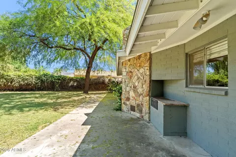 Exterior - 1022 W Las Palmaritas Dr, Phoenix, AZ 85021 photo 8 of 9
