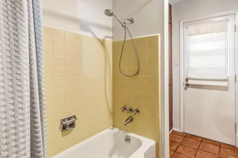 Bath - 1022 W Las Palmaritas Dr, Phoenix, AZ 85021 photo 2 of 3