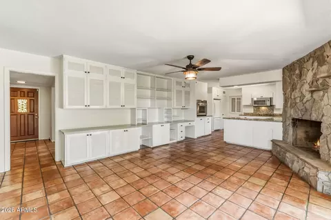 Living - 1022 W Las Palmaritas Dr, Phoenix, AZ 85021 photo 3 of 4