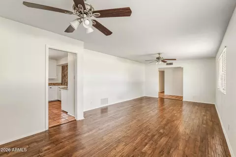 Living - 1022 W Las Palmaritas Dr, Phoenix, AZ 85021 photo 2 of 4