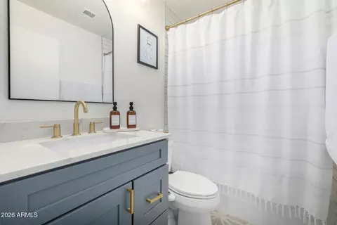Bath - 1514 E Le Marche Ave, Phoenix, AZ 85022 photo 2 of 2