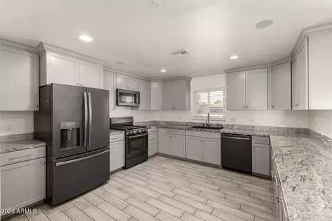Kitchen - 136 E Palmcroft Dr, Tempe, AZ 85282 photo 1 of 3