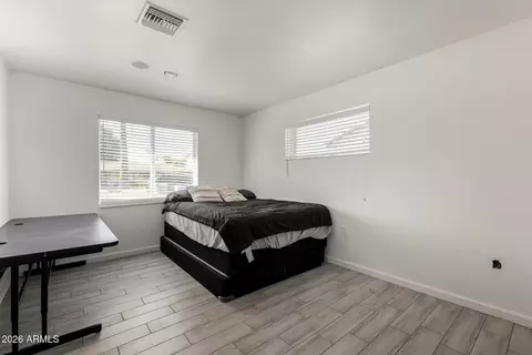 Bedroom - 136 E Palmcroft Dr, Tempe, AZ 85282 photo 4 of 4