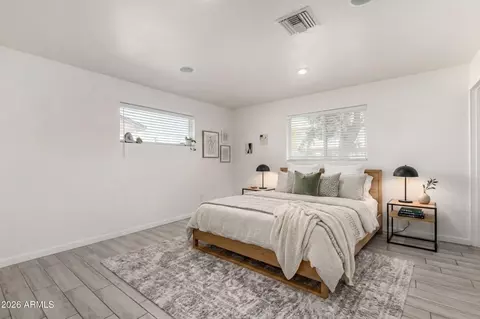 Bedroom - 136 E Palmcroft Dr, Tempe, AZ 85282 photo 2 of 4