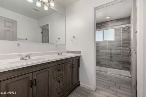 Bath - 136 E Palmcroft Dr, Tempe, AZ 85282 photo 4 of 5