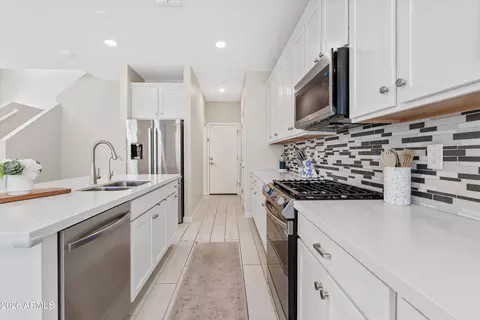Kitchen - 9310 E Sequence Ave, Mesa, AZ 85212 photo 3 of 5