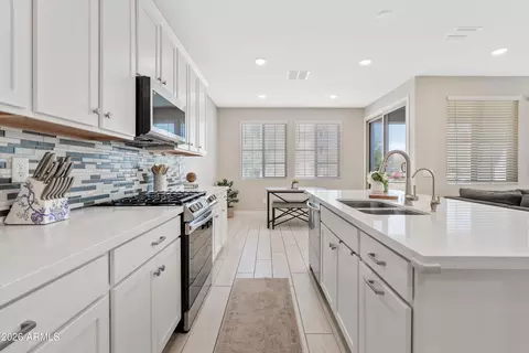 Kitchen - 9310 E Sequence Ave, Mesa, AZ 85212 photo 4 of 5