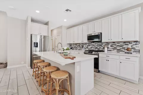Kitchen - 9310 E Sequence Ave, Mesa, AZ 85212 photo 2 of 5