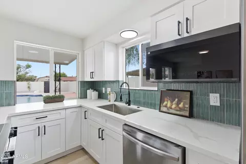 2211 W Windrose Dr, Phoenix, AZ 85029 photo 15