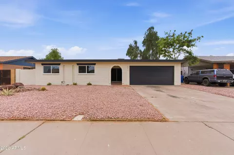 2211 W Windrose Dr, Phoenix, AZ 85029