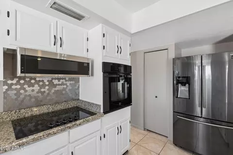 Kitchen - 4423 W Keating Cir, Glendale, AZ 85308 photo 6 of 8