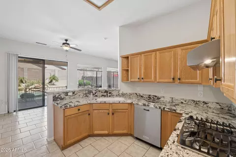 Kitchen - 4418 E Jaeger Rd, Phoenix, AZ 85050 photo 4 of 5